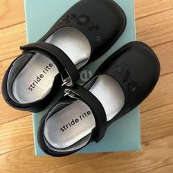 Girls Dress Shoes - Like New