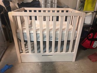 Mini crib