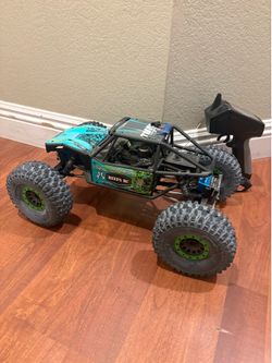 Axial Capra rock crawler