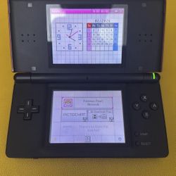 Nintendo DS lite Used With Pokémon Pearl