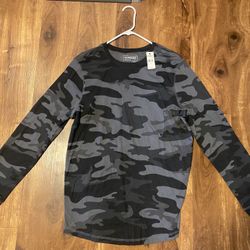 Brand new Men’s Express brand Black and Gray colored Camo Thermal Shirt Up for Sale  