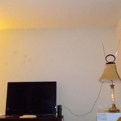 Apex Digital JE3708 LCD TV 