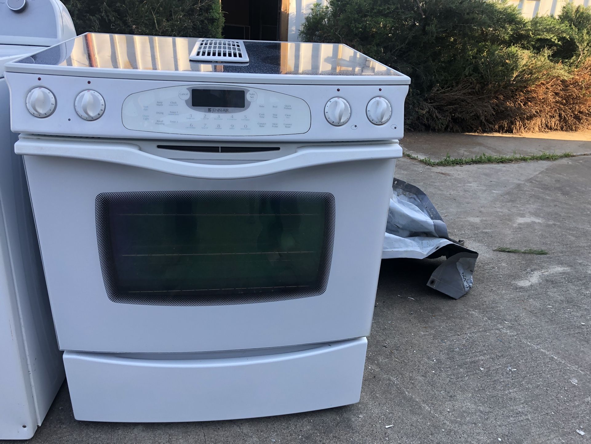 Jenn-air Downdraft kitchen stove