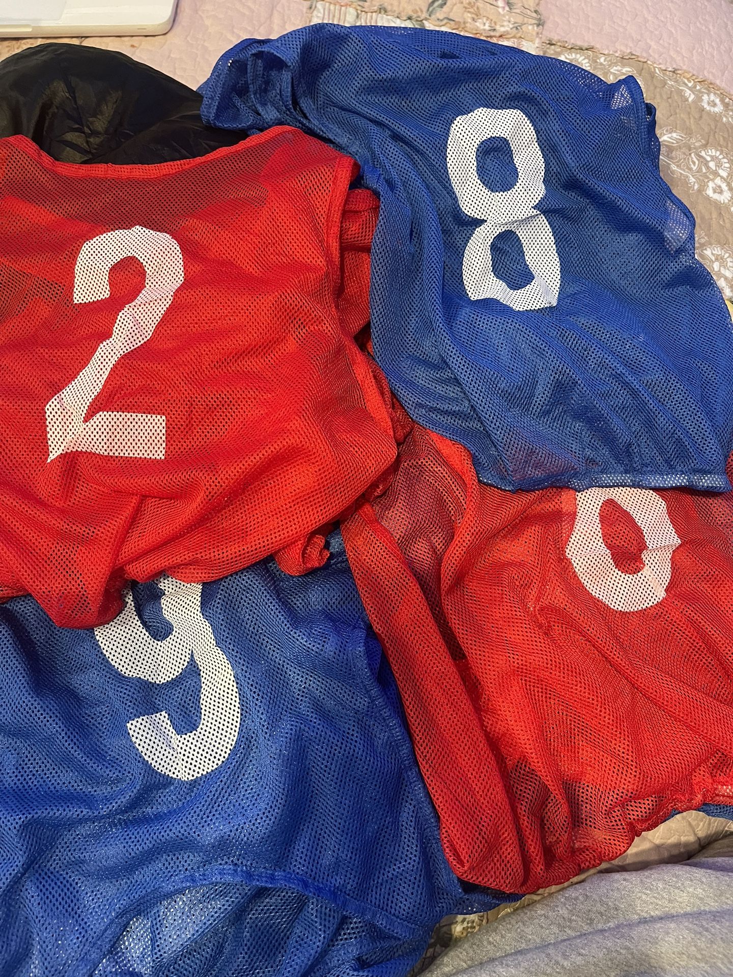 24 Pcs Nylon Mesh Pinnies with Numbers Scrimmage Jerseys Team Practice Vests