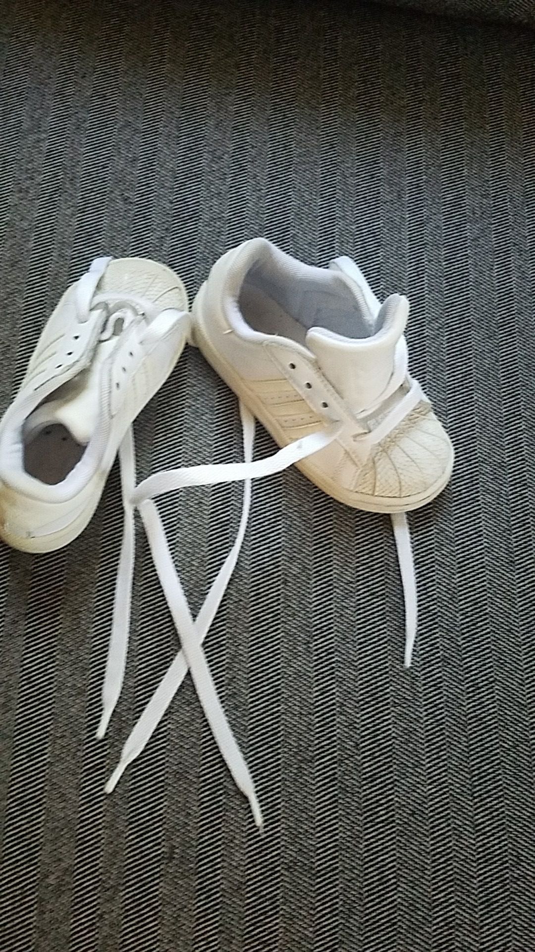 Lil boys Adidas beige and white size 8.5
