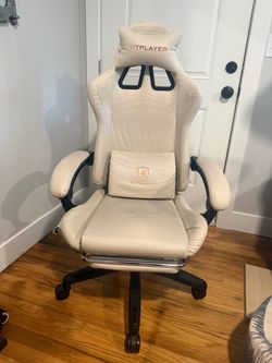 Gaming Chair w/ Bluetooth speaker