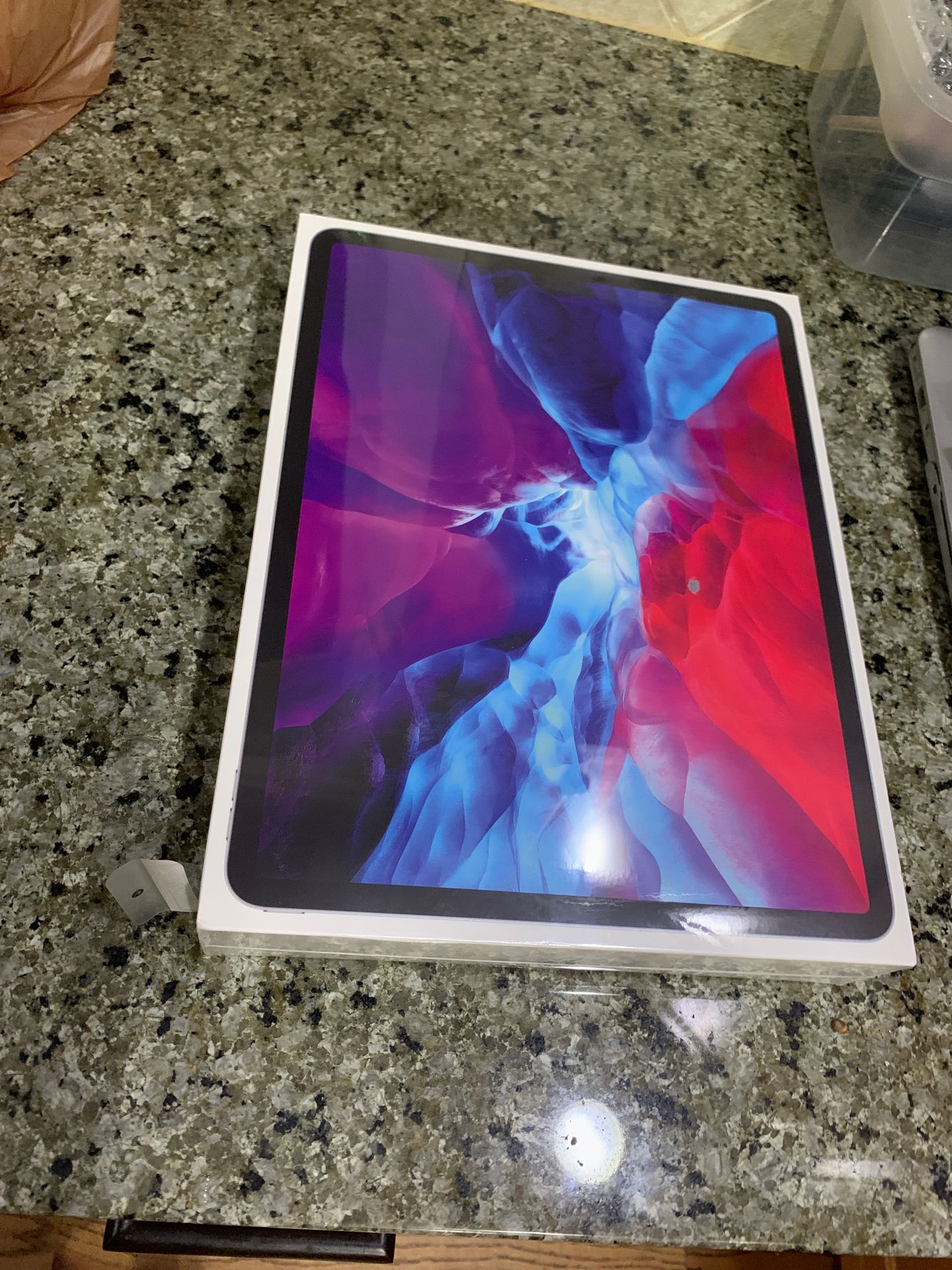 iPad Pro 12.9 inch 4th generation 128gb WiFi plus cellar sealed one year warranty