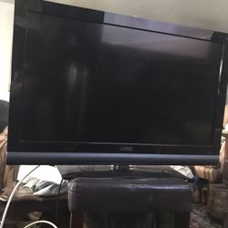 32” Viso Flat Screen TV And Other Sizes Some Have Remotes