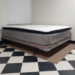 Queen size set - can DELIVER almost anywhere for $20 extra - please see all photos and read everything 🙂