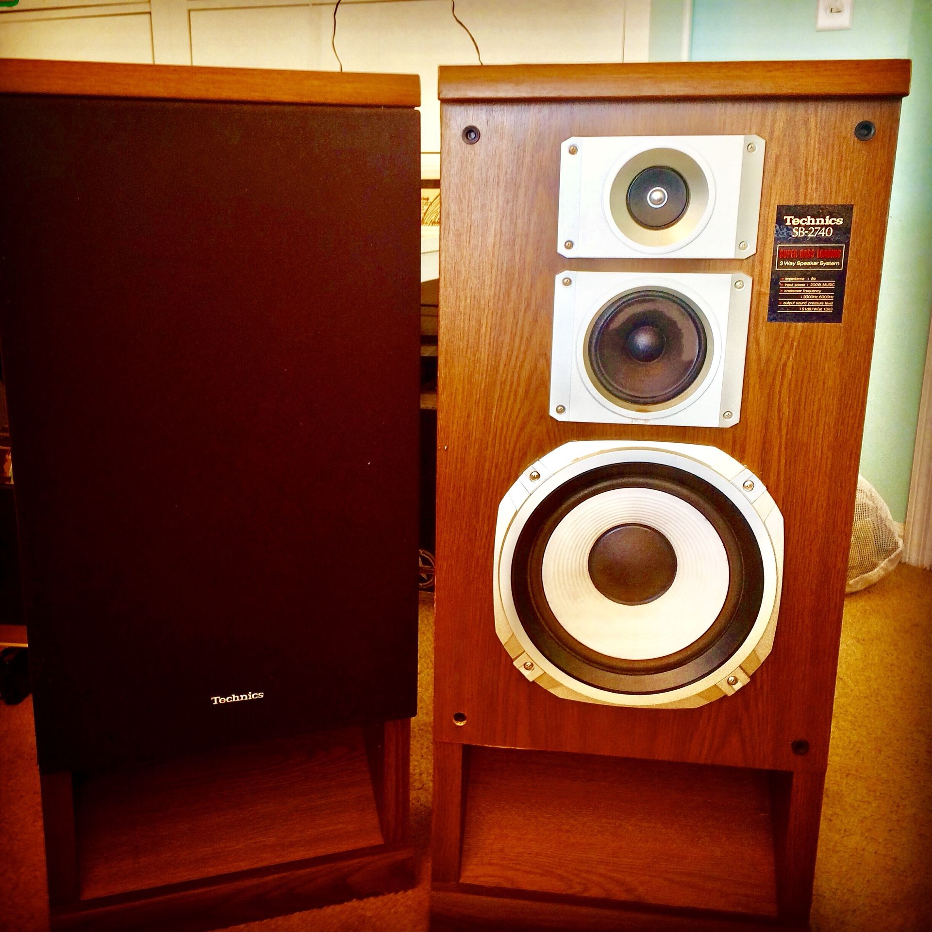 ~ A Pair of VINTAGE TECHNICS SB-2740 SUPER BASS LOADING 3 WAY SPEAKERS. 200 Watts Each.
