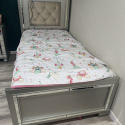 Twin Bed 