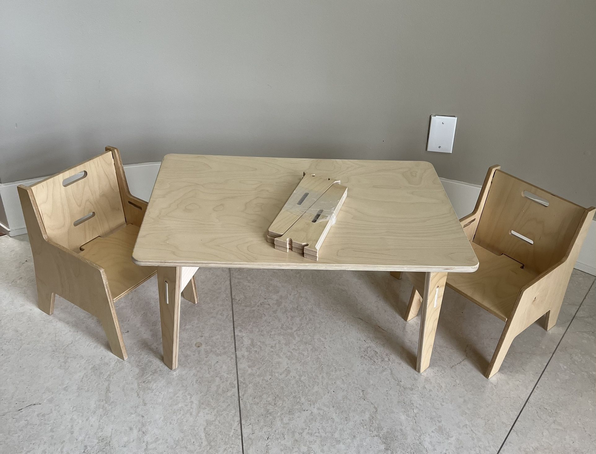 Sprout Adjustable Montessori Weaning Table And 2 Chairs Set