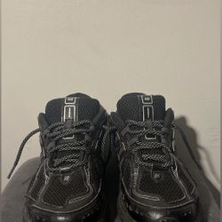 New Balance ( Black out )   