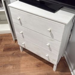 White 3-drawer dresser