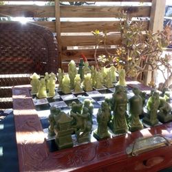 1940 Vintage Chess Set