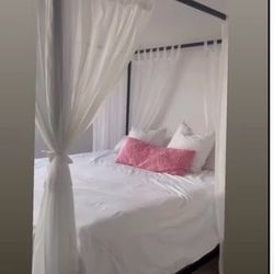 CALKING CANOPY BED FRAME