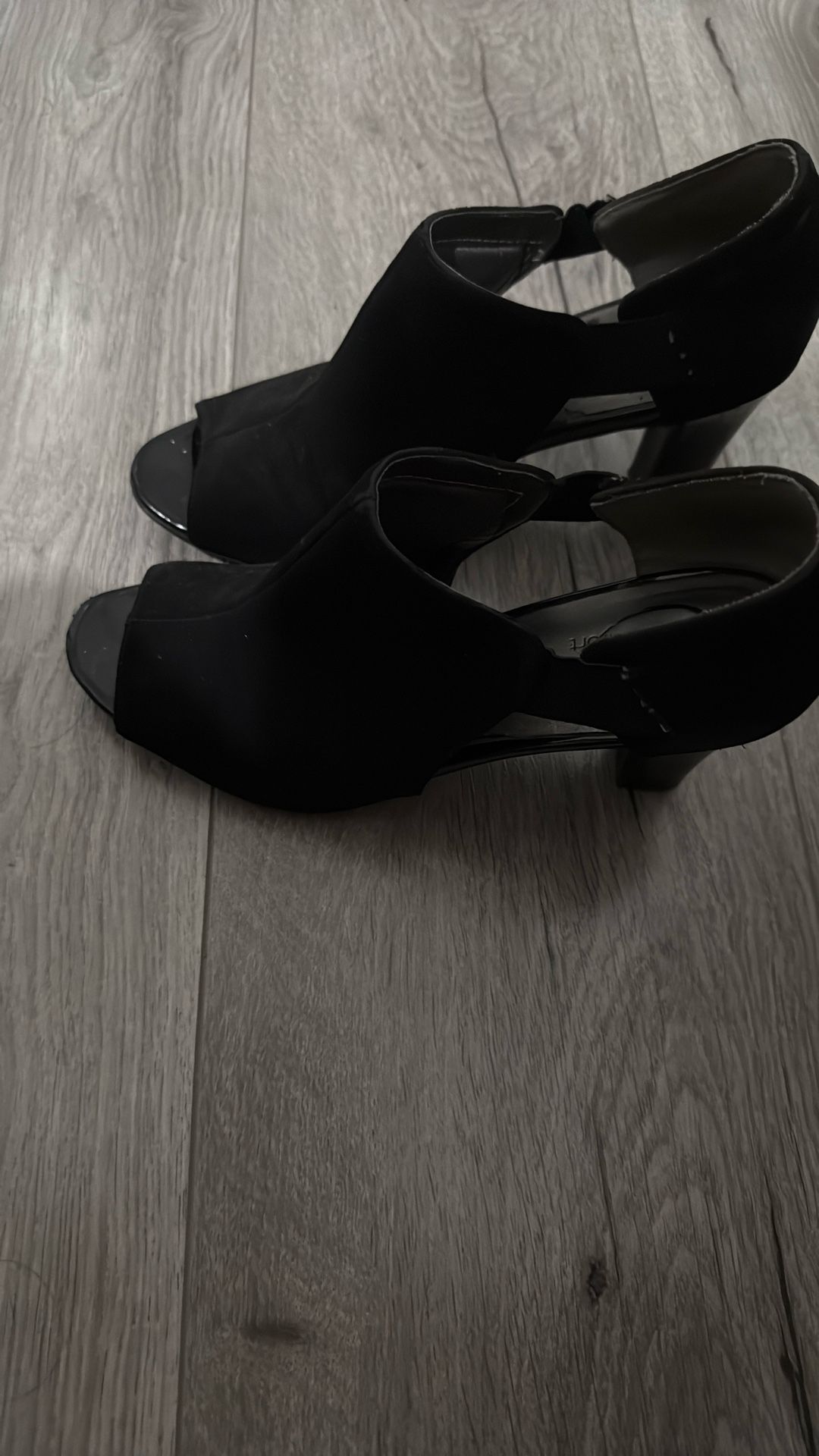 Simply comforting Heels Black Size 7