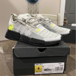 BIG KIDS Adidas NMD R1 White Team Solar Yellow for Sale in Edwardsville, PA - OfferUp BIG KIDS Adidas NMD R1 White Team Solar Yellow for Sale in Edwardsville, PA - OfferUp