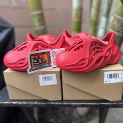 Adidas Yeezy Foam RNNR Vermillion KIDS size 12K 