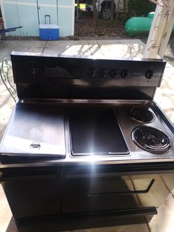 Frigidaire 40 Inch Electric Stove for Sale in Vacaville, CA - OfferUp