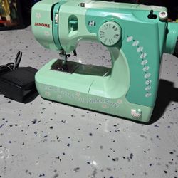 Janome Hello Kitty  Sewing Machine