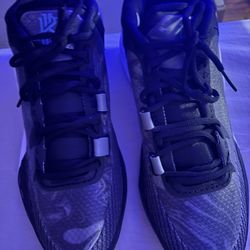 Kyrie 8’s