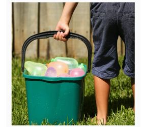 Fast Fill Self Tying Water Balloons