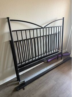 Metal bed frame