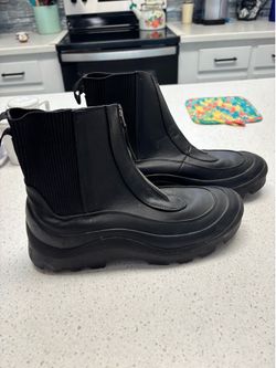 Men’s size 10 black circus ankle boots