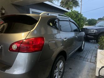 Nissan Rogue SUV – Gold/Tan