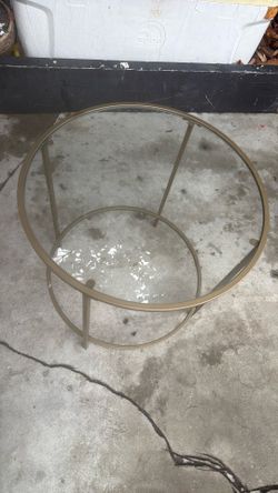 Round table with glass (only one)