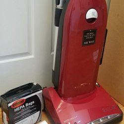 NEW cond COMMERCIAL  RICCAR HAVY DUTY VACUUM  , WITH ATTACHMENTS  , AMAZING SUCTION  , WORKS EXCELLENT  , IN THE BOX 