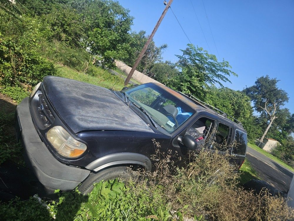 2000 Ford Explorer