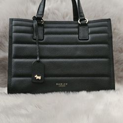 NEW RADLEY LONDON leather cross body purse.( Black)