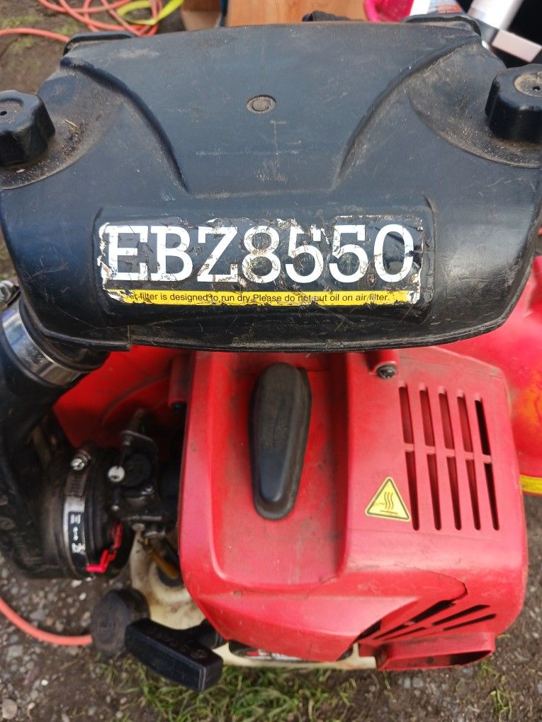 Beast A$$ Leaf Blower Runs Very Strong Easy To Start