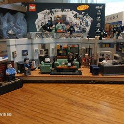 Lego Seinfeld Set 21328 Complete Built 