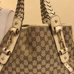 Gucci Pelham Shoulder Bag 