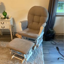 Nursary Rocking Chair And Ottoman 