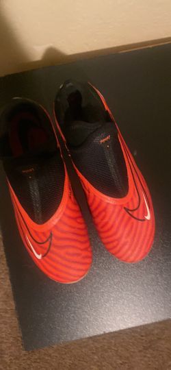 Soccer shoes