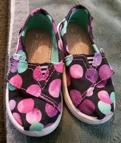 Little girls Toms