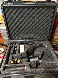 Moza Air Gimbal Kit w/ Case, Batteries & Charger in very good condition