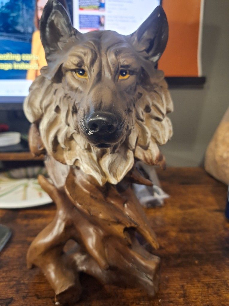 Wolf's Head Statue