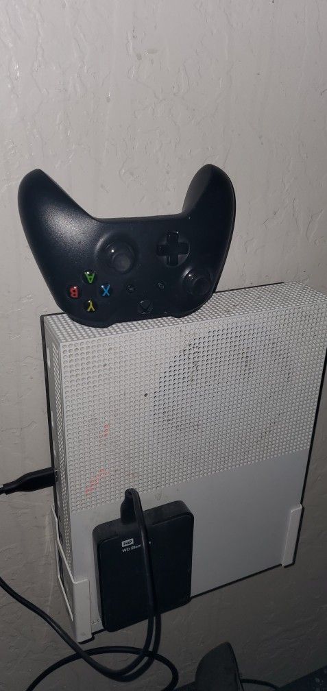 Xbox One S 512 Gb Plus 5tb External Plus 16 Games