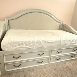 Twin daybed & Desk w/ Chair 