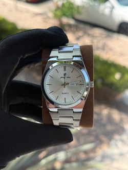 Reloj Nuevo White Edition Quartz Watch Silver Bracelet