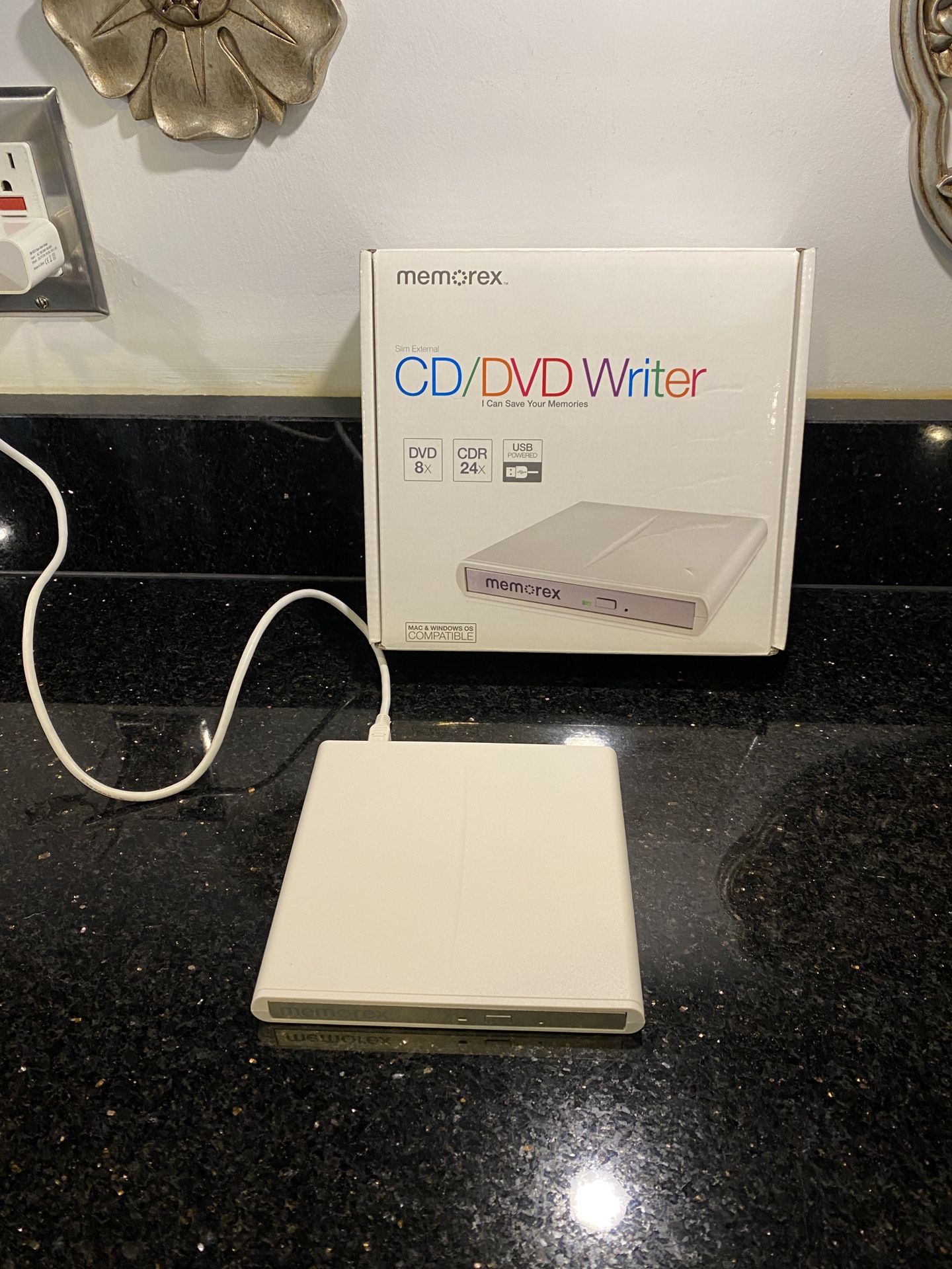 Memorex 8X Multi-Format Slim External DVD CD Player Writer Drive USB PC & MAC