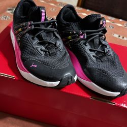 Puma Shoes size  2.5 Y