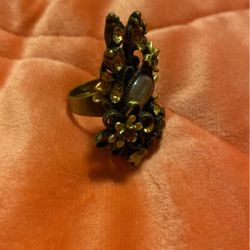 Costume Jewelry, Ring. $5