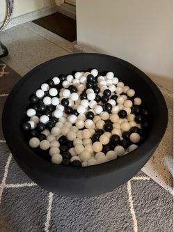 Baby ball pit