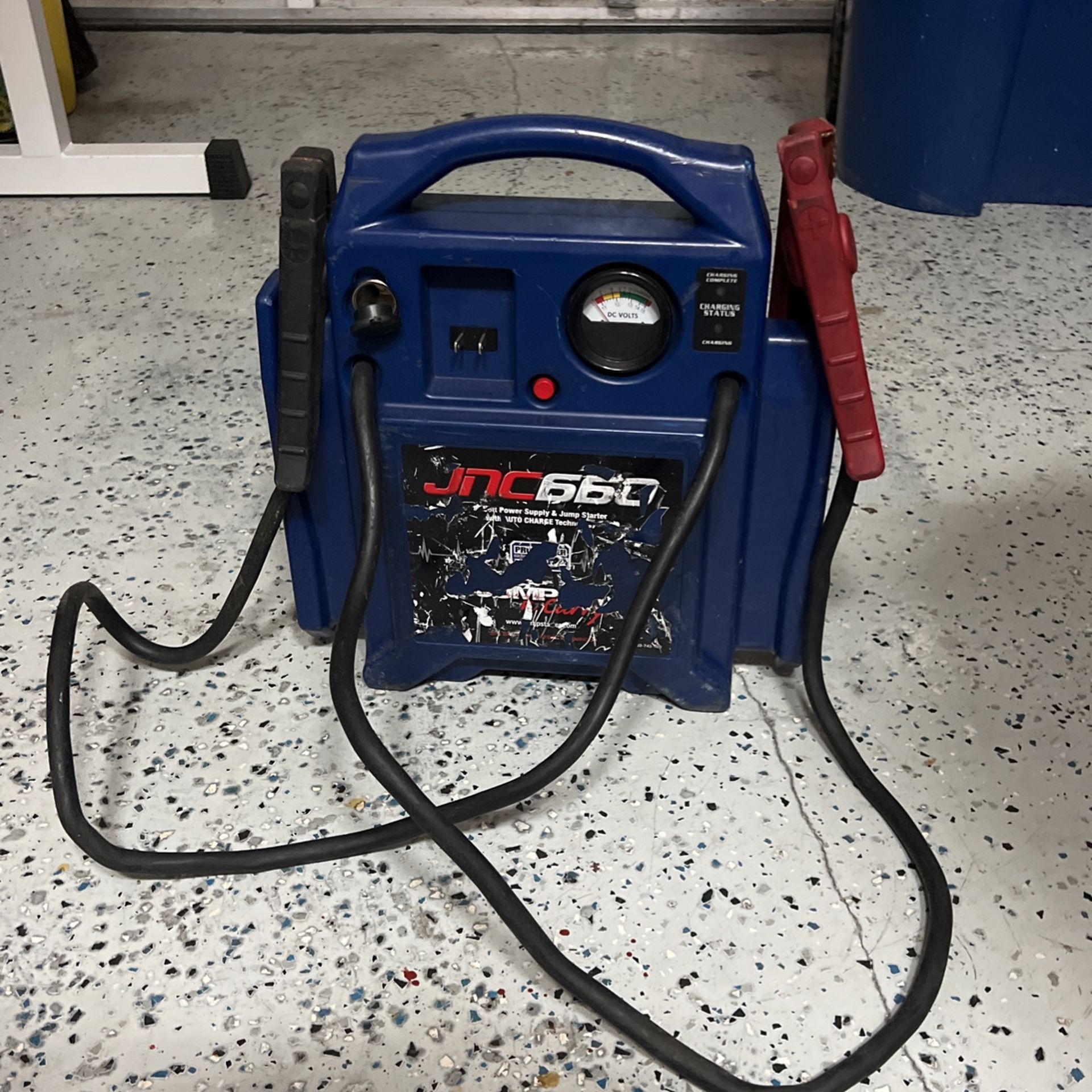 JumpNCarry 1700 Peak Amp 12 Volt Jump Starter JNC660 for Sale in